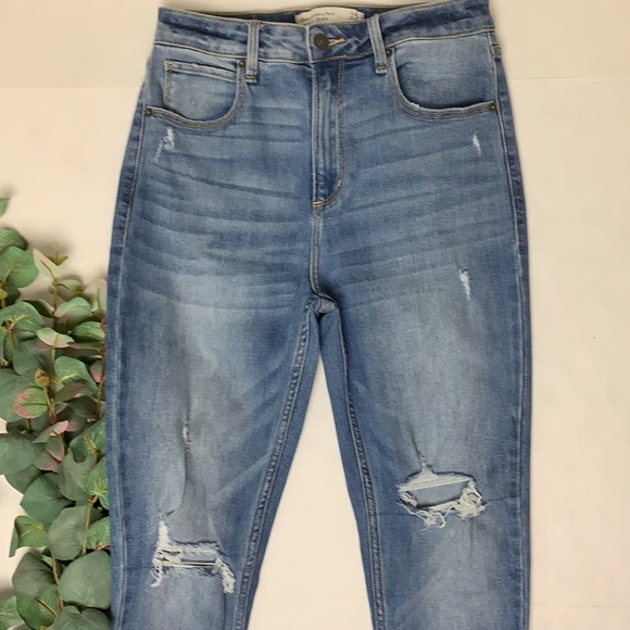 A&F curve love ankle high rise distressed jeans - Picture 4 of 8